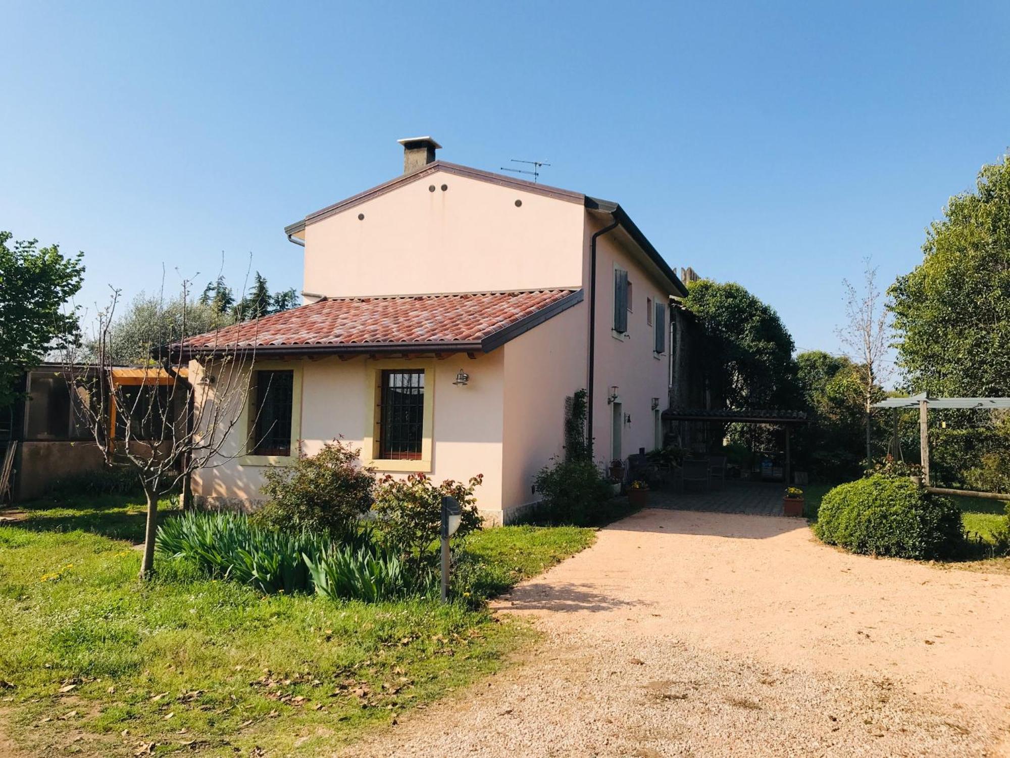Una Casa Di Campagna Dossobuono Bagian luar foto